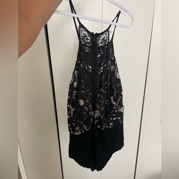 Black lace-like bodysuit with zipper at the back from Kooka (Montreal). - Picture 1 of 3